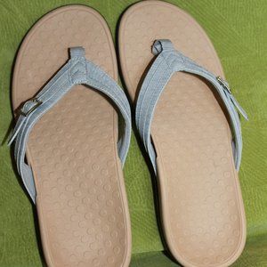 Vionic flip flops